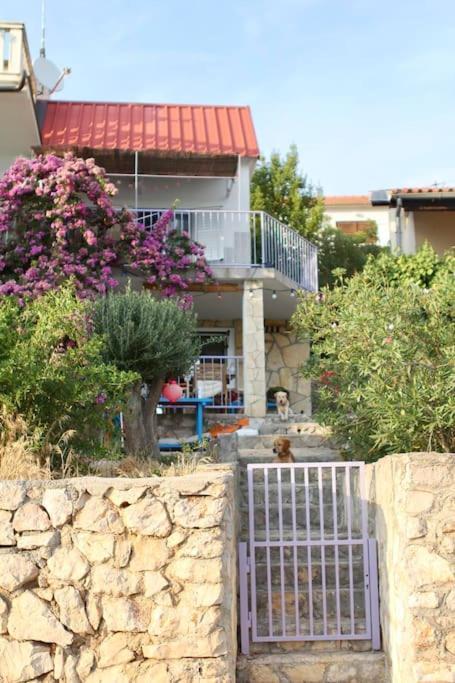Small House At Seafront Tisno Luaran gambar